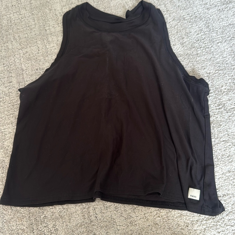 Women’s black vuori cropped tank size medium